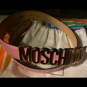 Moschino Belt. Worn a few times.I don’t think I have the box still, i can look.